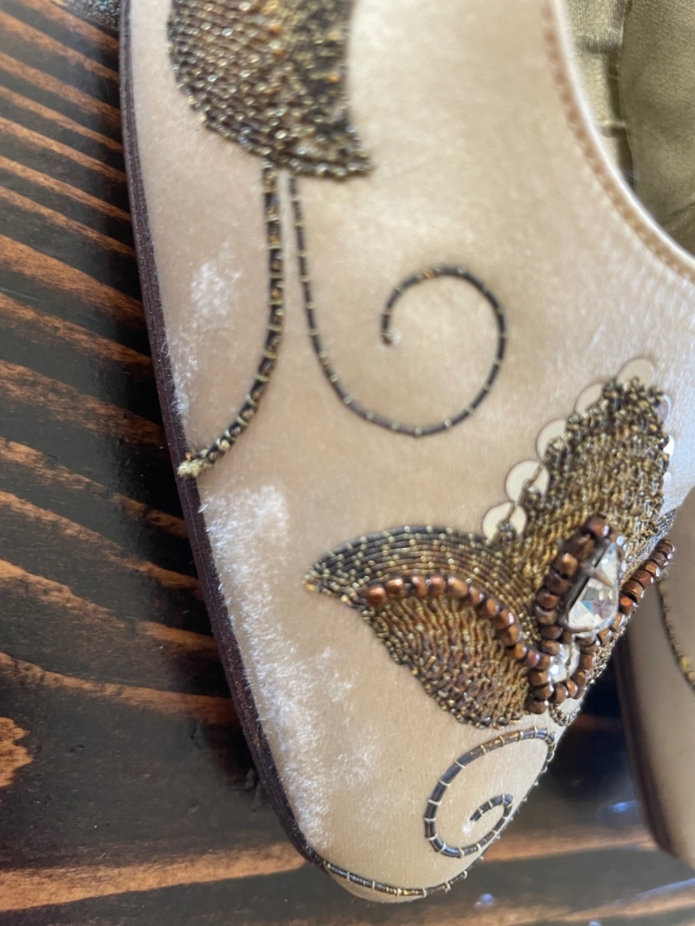 Gucci Vintage RARE Beige Embellished Pointed-Toe Satin Heels - Picture 4 of 16